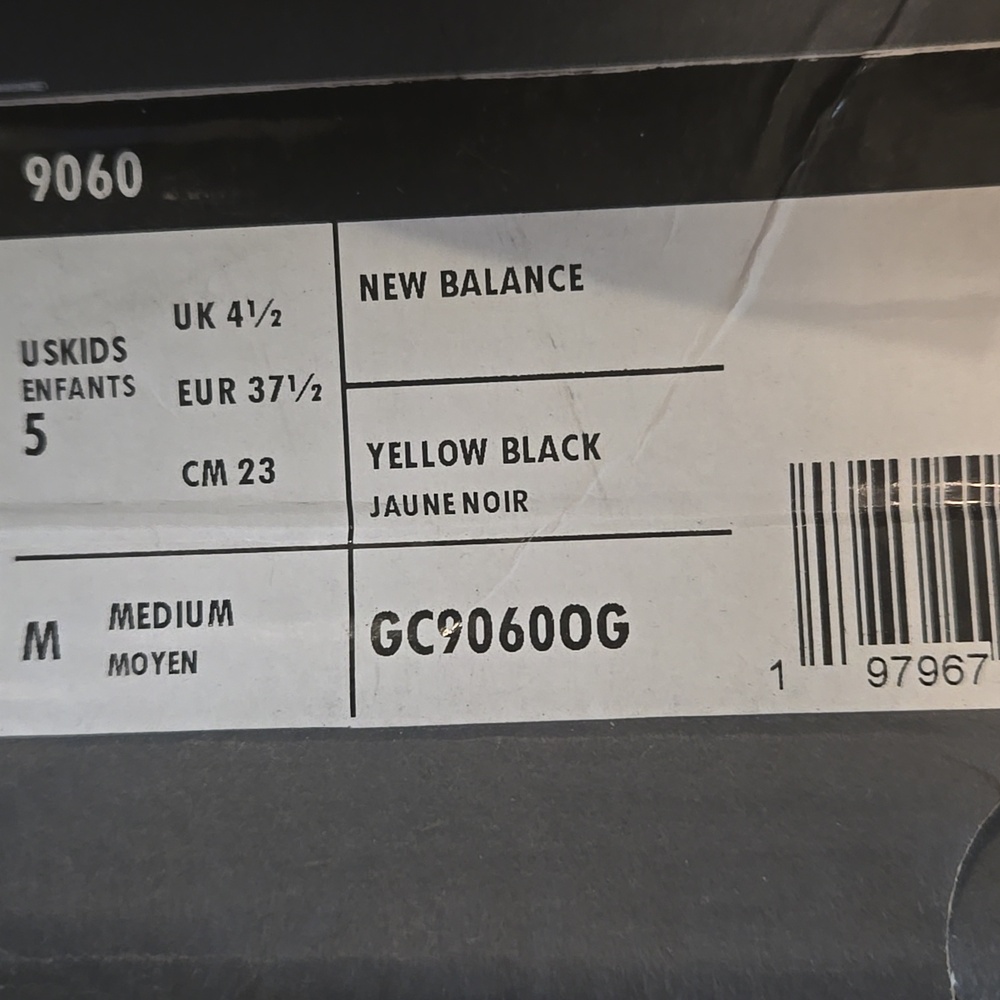 New Balance 9060 "Sun Glow" Youth Size 6(womens 7.5) -preouwned - Picture 8 of 8